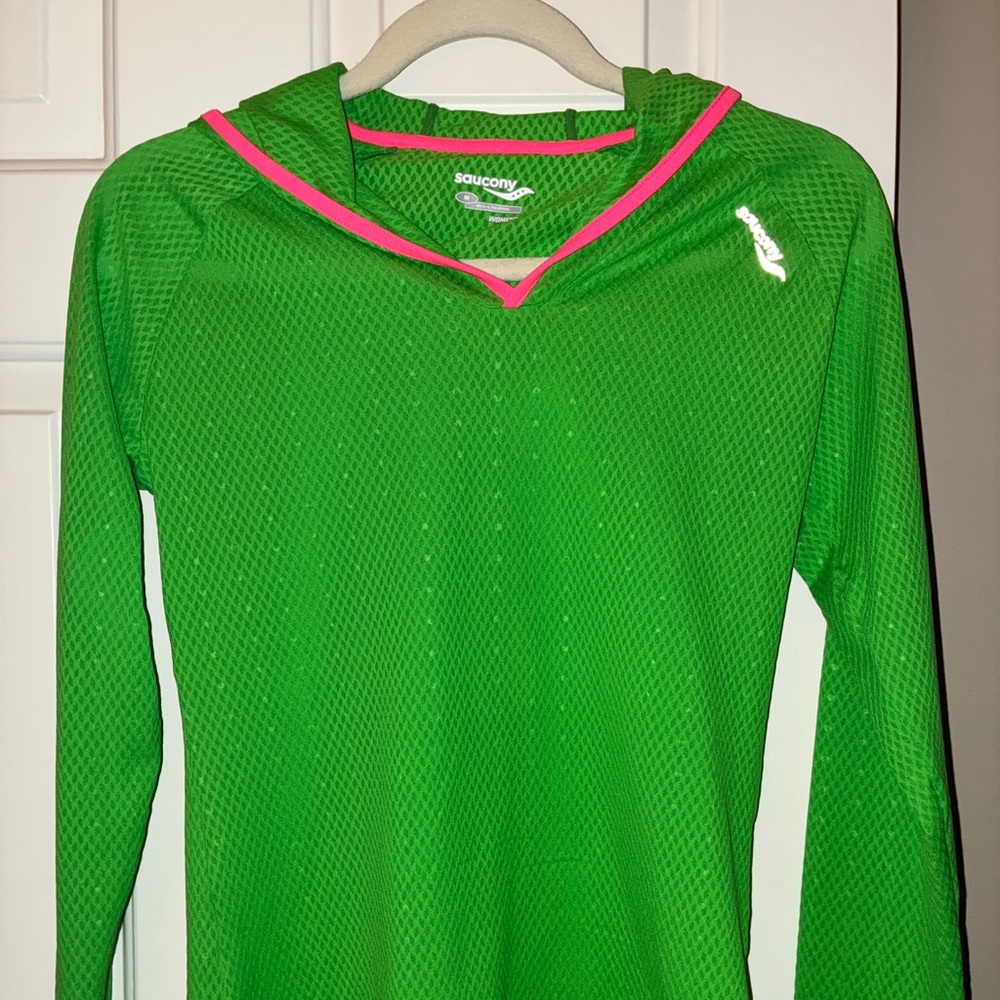Saucony Vibrant Green Women's Hoddie with Pink Trim Gently‎ Used.